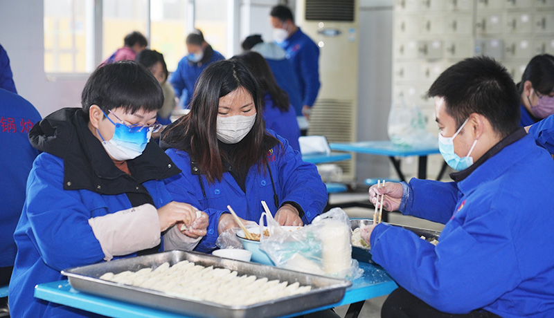 传统烙印，企业精华: dafa大发锅炉冬至包饺子活动解读企业文化